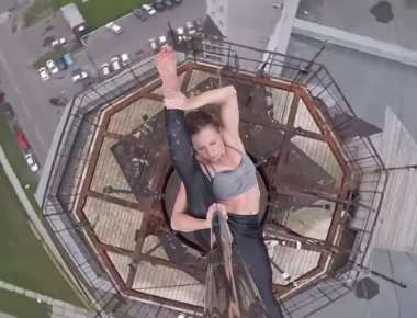 Ρole dancing που «κόβει» την ανάσα–27χρονη απέδειξε τις χορευτικές της ικανότητες από την κορυφή 16οροφου κτιρίου